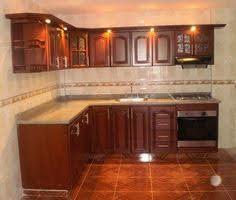 Cusine complet en bois rouges et massif